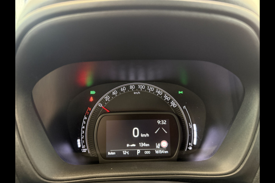 Toyota Aygo X 1.0 VVT-i S-CVT Play !! 2e Pinksterdag geopend van 12:00 tot 17:00u !!