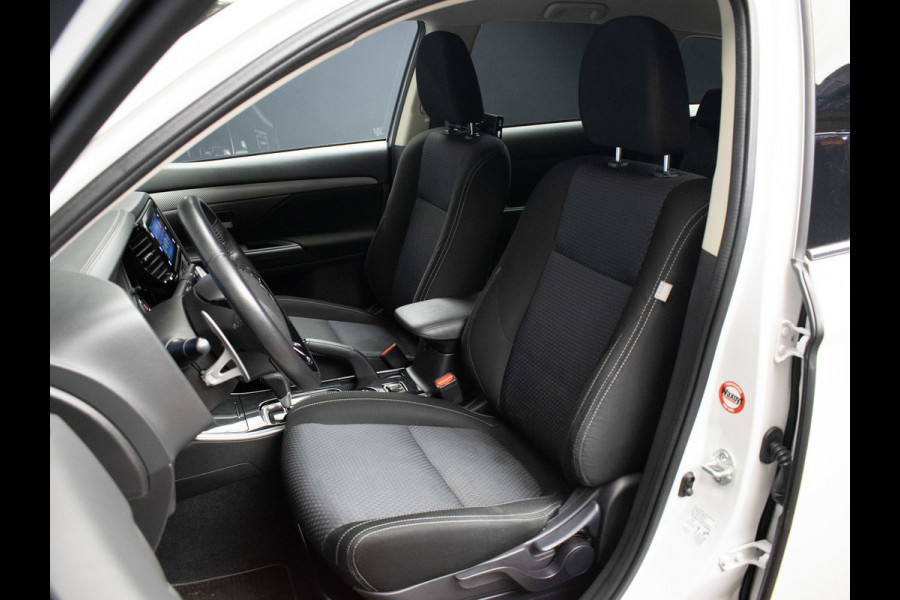 Mitsubishi Outlander 2.0 Instyle Sport (APPLE CARPLAY,NAVI,CAMERA,360 VIEW,STOEL/STUUR VERWARMING,CLIMATE,CRUISE,LM VELGEN)