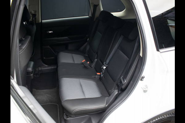 Mitsubishi Outlander 2.0 Instyle Sport (APPLE CARPLAY,NAVI,CAMERA,360 VIEW,STOEL/STUUR VERWARMING,CLIMATE,CRUISE,LM VELGEN)