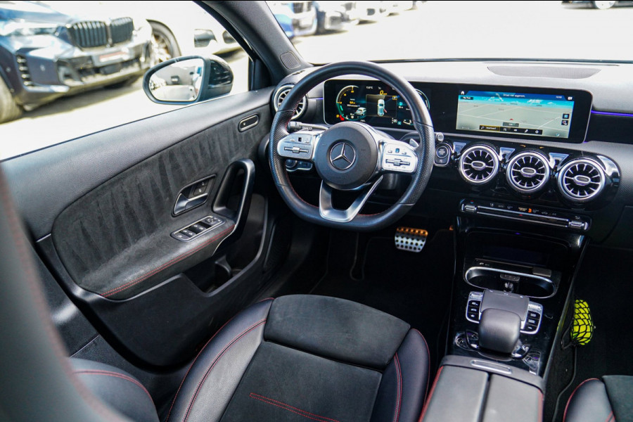 Mercedes-Benz A-Klasse 220 Premium Plus | Panorama | Camera | Carplay | Digital Dash | Stoelverwarming