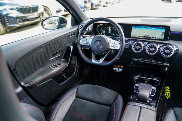 Mercedes-Benz A-Klasse 220 Premium Plus | Panorama | Camera | Carplay | Digital Dash | Stoelverwarming