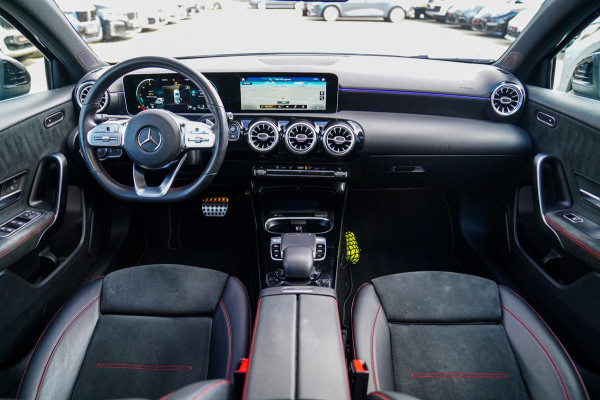 Mercedes-Benz A-Klasse 220 Premium Plus | Panorama | Camera | Carplay | Digital Dash | Stoelverwarming
