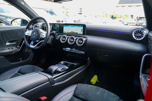 Mercedes-Benz A-Klasse 220 Premium Plus | Panorama | Camera | Carplay | Digital Dash | Stoelverwarming