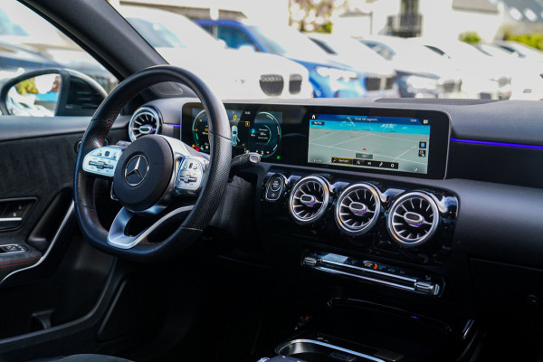 Mercedes-Benz A-Klasse 220 Premium Plus | Panorama | Camera | Carplay | Digital Dash | Stoelverwarming