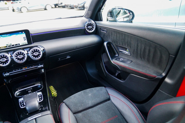 Mercedes-Benz A-Klasse 220 Premium Plus | Panorama | Camera | Carplay | Digital Dash | Stoelverwarming