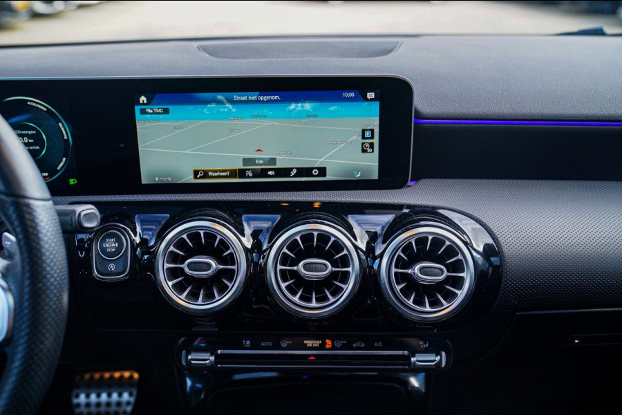 Mercedes-Benz A-Klasse 220 Premium Plus | Panorama | Camera | Carplay | Digital Dash | Stoelverwarming