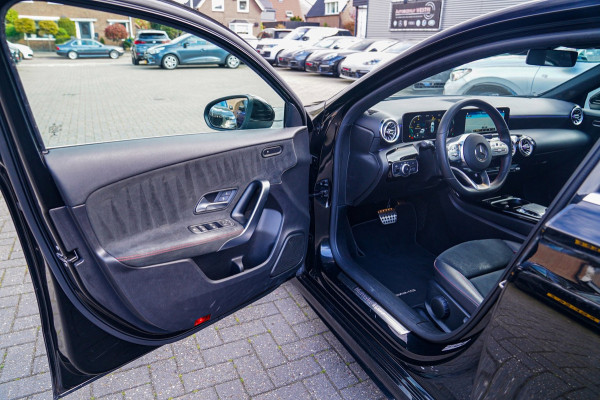 Mercedes-Benz A-Klasse 220 Premium Plus | Panorama | Camera | Carplay | Digital Dash | Stoelverwarming