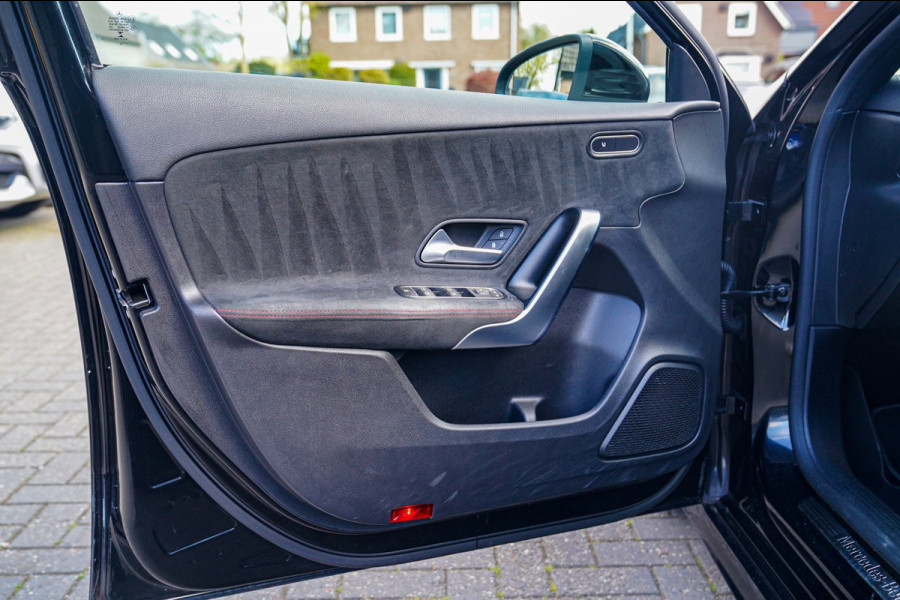 Mercedes-Benz A-Klasse 220 Premium Plus | Panorama | Camera | Carplay | Digital Dash | Stoelverwarming