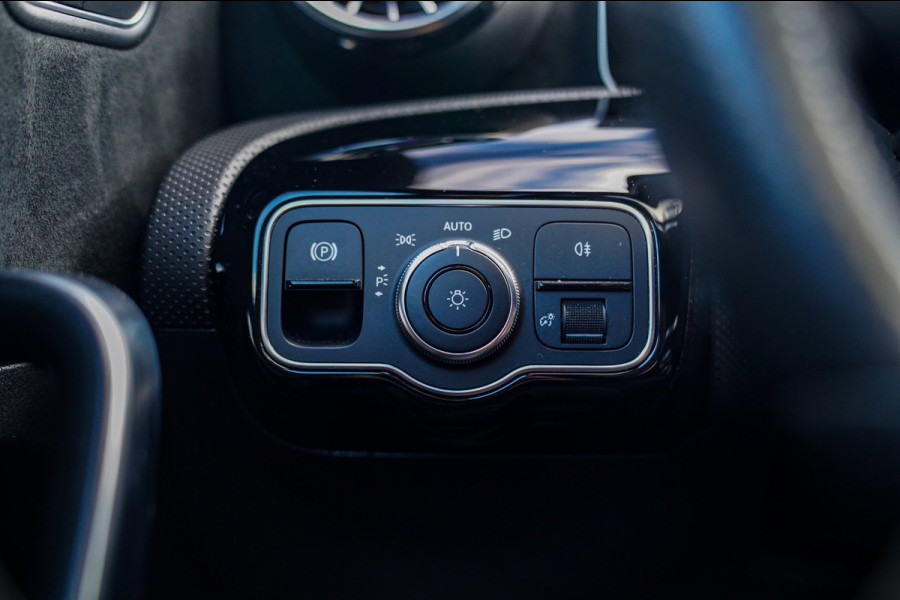 Mercedes-Benz A-Klasse 220 Premium Plus | Panorama | Camera | Carplay | Digital Dash | Stoelverwarming