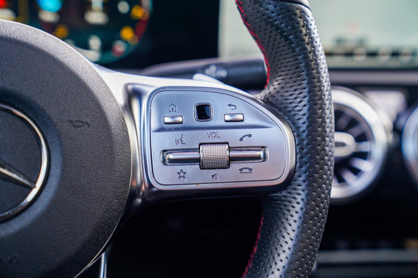 Mercedes-Benz A-Klasse 220 Premium Plus | Panorama | Camera | Carplay | Digital Dash | Stoelverwarming
