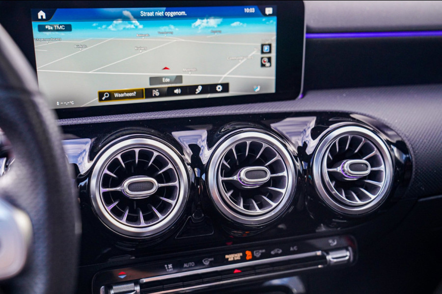 Mercedes-Benz A-Klasse 220 Premium Plus | Panorama | Camera | Carplay | Digital Dash | Stoelverwarming