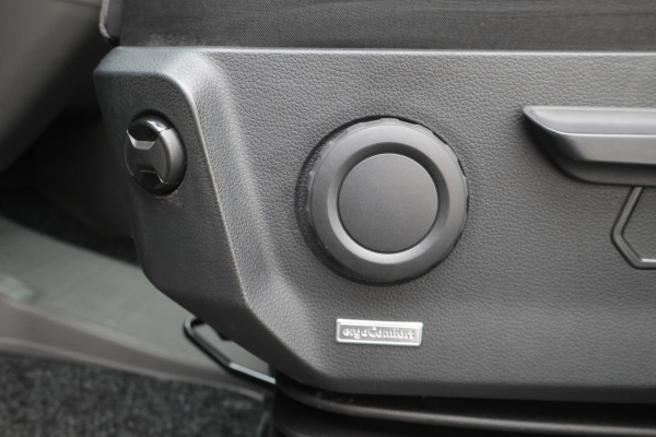 Volkswagen Crafter 35 2.0 TDI L3H3 Highline 3-Zits, Airco, Camera, Cruise, Apple Carplay, Verwarmde Voorruit, Trekhaak