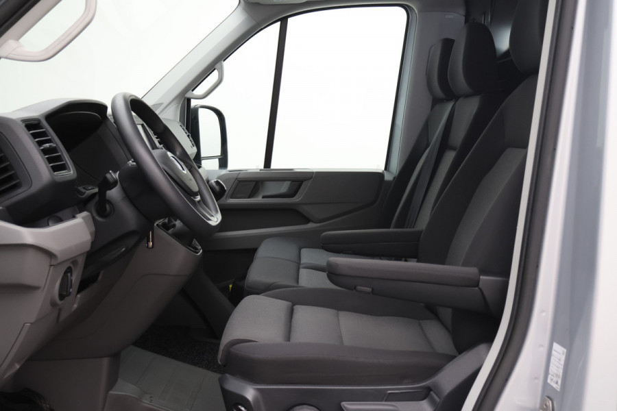 Volkswagen Crafter 35 2.0 TDI L3H3 Highline 3-Zits, Airco, Camera, Cruise, Apple Carplay, Verwarmde Voorruit, Trekhaak