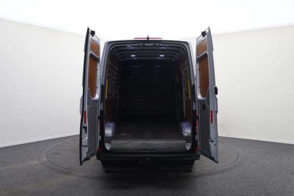 Volkswagen Crafter 35 2.0 TDI L3H3 Highline 3-Zits, Airco, Camera, Cruise, Apple Carplay, Verwarmde Voorruit, Trekhaak