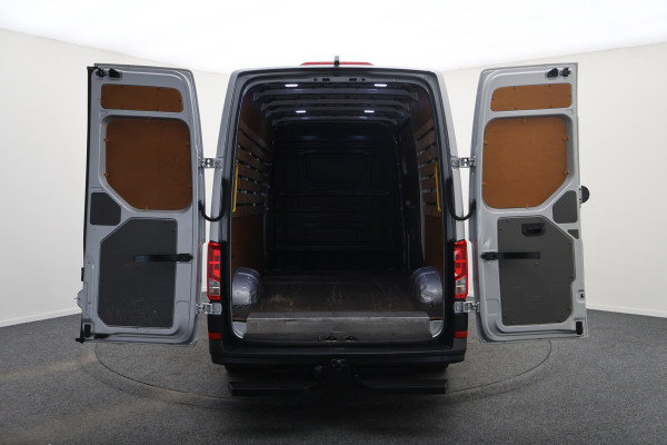 Volkswagen Crafter 35 2.0 TDI L3H3 Highline 3-Zits, Airco, Camera, Cruise, Apple Carplay, Verwarmde Voorruit, Trekhaak