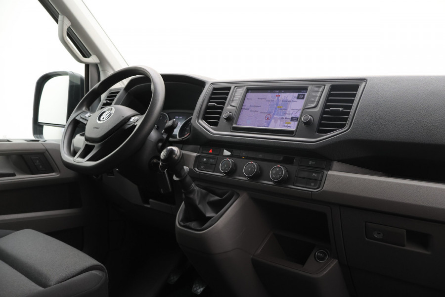 Volkswagen Crafter 35 2.0 TDI L3H3 Highline 3-Zits, Airco, Camera, Cruise, Apple Carplay, Verwarmde Voorruit, Trekhaak