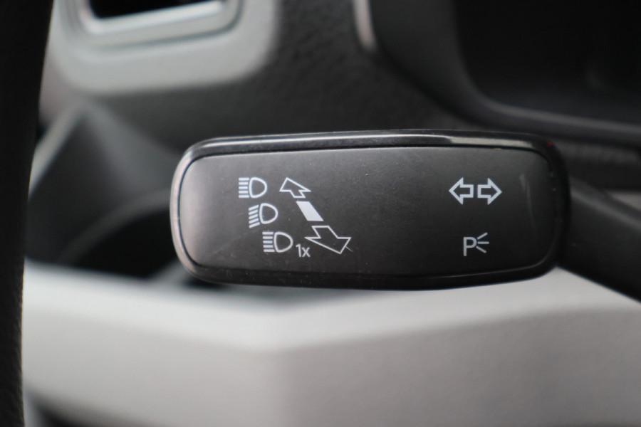 Volkswagen Crafter 35 2.0 TDI L3H3 Highline 3-Zits, Airco, Camera, Cruise, Apple Carplay, Verwarmde Voorruit, Trekhaak