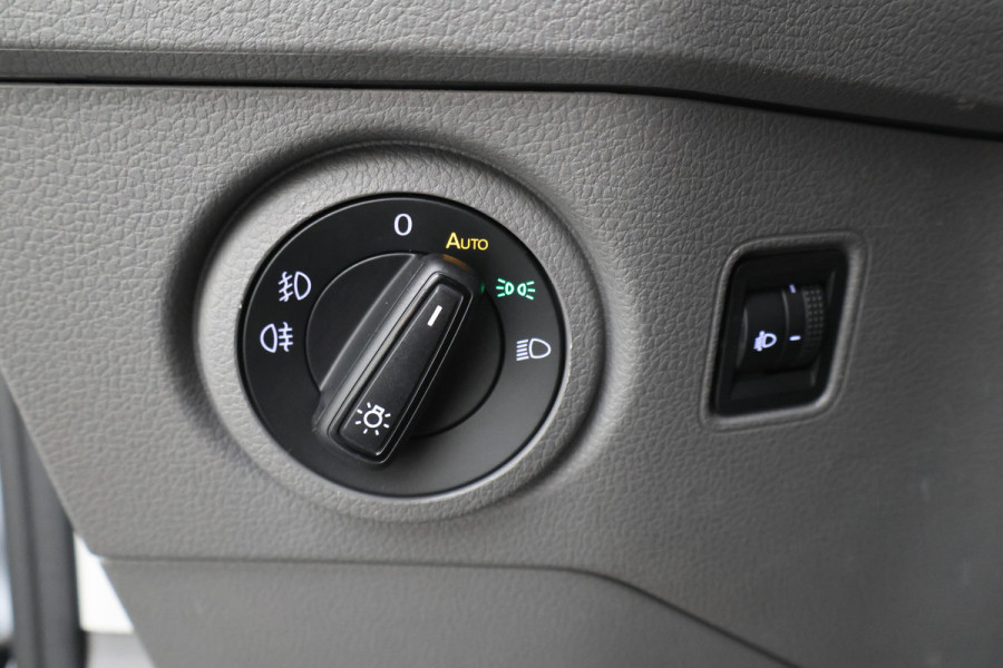 Volkswagen Crafter 35 2.0 TDI L3H3 Highline 3-Zits, Airco, Camera, Cruise, Apple Carplay, Verwarmde Voorruit, Trekhaak