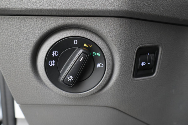 Volkswagen Crafter 35 2.0 TDI L3H3 Highline 3-Zits, Airco, Camera, Cruise, Apple Carplay, Verwarmde Voorruit, Trekhaak