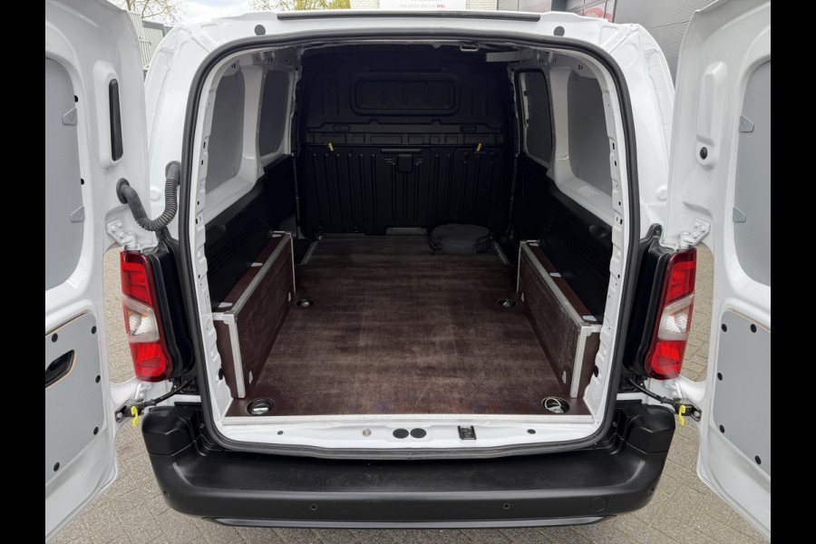 Citroën E-Berlingo 136 L2 50 kWh (Camera - Parkeersensoren V+A - Laadruimte betimmering - Navigatie - Apple Carplay - Digitale binnenspiegel - 3-zi