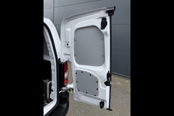 Citroën E-Berlingo 136 L2 50 kWh (Camera - Parkeersensoren V+A - Laadruimte betimmering - Navigatie - Apple Carplay - Digitale binnenspiegel - 3-zi