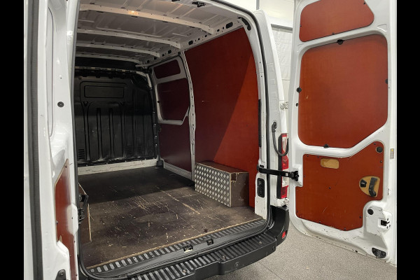 Renault Master T35 2.3 dCi L2H2 130PK Airco Cruise Control Navigatie Parkeersensoren 2-zits