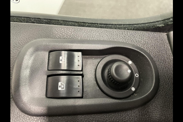 Renault Master T35 2.3 dCi L2H2 130PK Airco Cruise Control Navigatie Parkeersensoren 2-zits