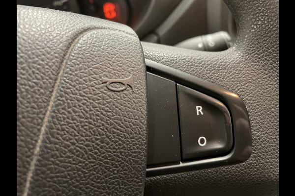Renault Master T35 2.3 dCi L2H2 130PK Airco Cruise Control Navigatie Parkeersensoren 2-zits