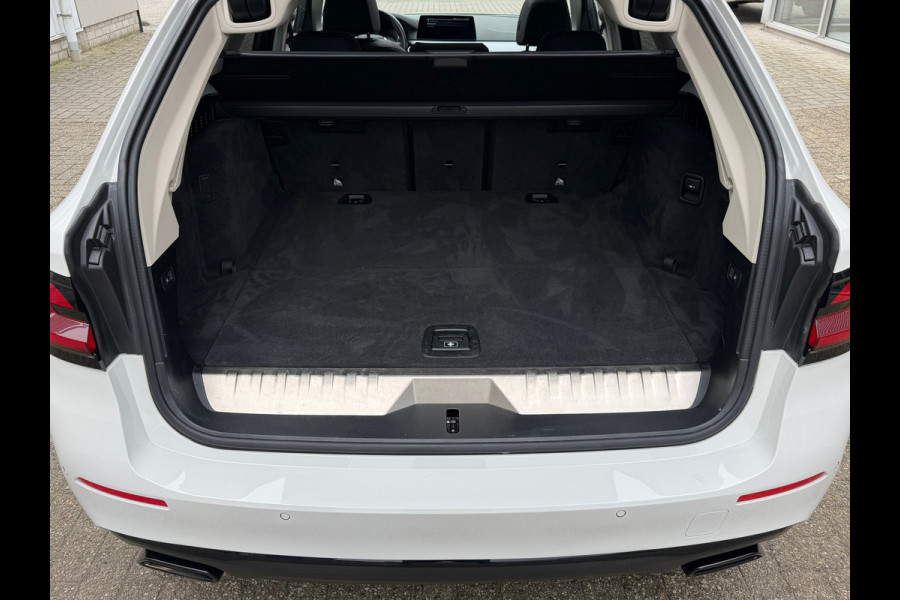 BMW 5 Serie Touring 530e xDrive Executive / Navi / Climate / Camera / Panormadak / Leder / 20"breedset