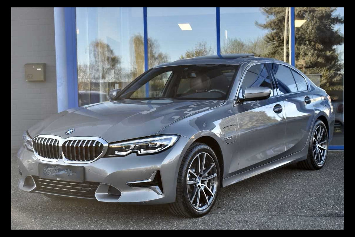 BMW 3-serie 330e xDrive LUXURY ** LED, TARTUFO LEDER, TREKH, HuD, SCHUIF/KANTEL, HuD, MEM, 18-inch ** 1e EIG - UNFALLFREI ** ** INFORMEER OOK NAAR ONZE AANTREKKELIJKE FINANCIAL-LEASE TARIEVEN **