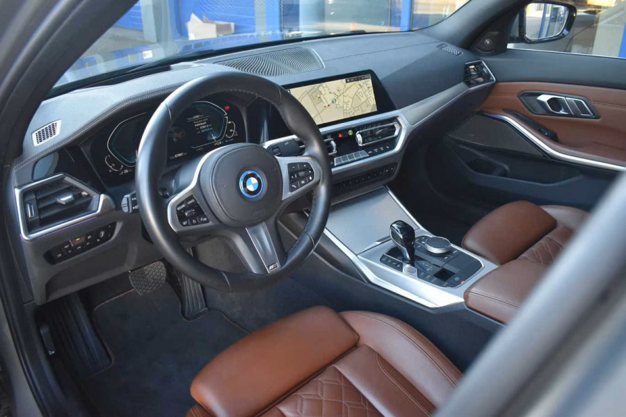 BMW 3-serie 330e xDrive LUXURY ** LED, TARTUFO LEDER, TREKH, HuD, SCHUIF/KANTEL, HuD, MEM, 18-inch ** 1e EIG - UNFALLFREI ** ** INFORMEER OOK NAAR ONZE AANTREKKELIJKE FINANCIAL-LEASE TARIEVEN **