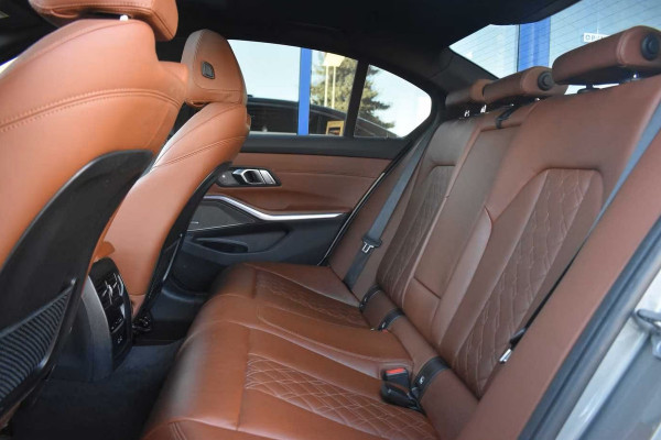 BMW 3-serie 330e xDrive LUXURY ** LED, TARTUFO LEDER, TREKH, HuD, SCHUIF/KANTEL, HuD, MEM, 18-inch ** 1e EIG - UNFALLFREI ** ** INFORMEER OOK NAAR ONZE AANTREKKELIJKE FINANCIAL-LEASE TARIEVEN **