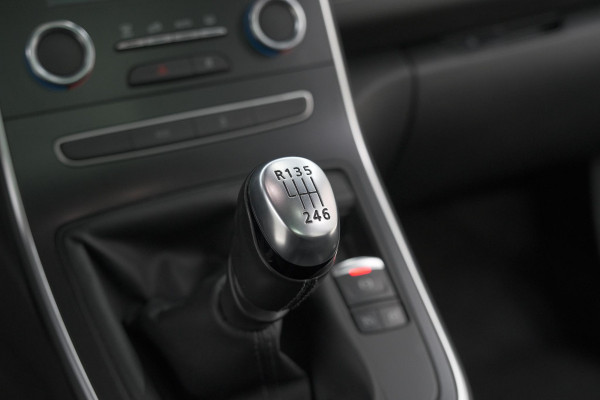 Renault Scénic TCe 130 Intens | Trekhaak | Camera | Panoramadak | Navigatie