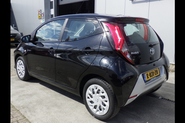 Toyota Aygo 1.0 VVT-i x-play Airco, Carplay, 5 DRS, NL/NAP!