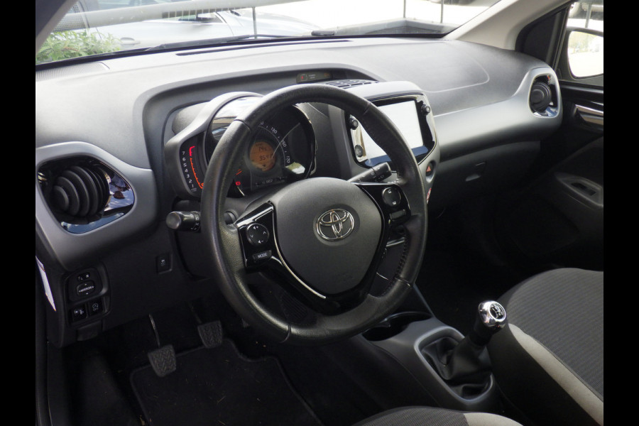 Toyota Aygo 1.0 VVT-i x-play Airco, Carplay, 5 DRS, NL/NAP!