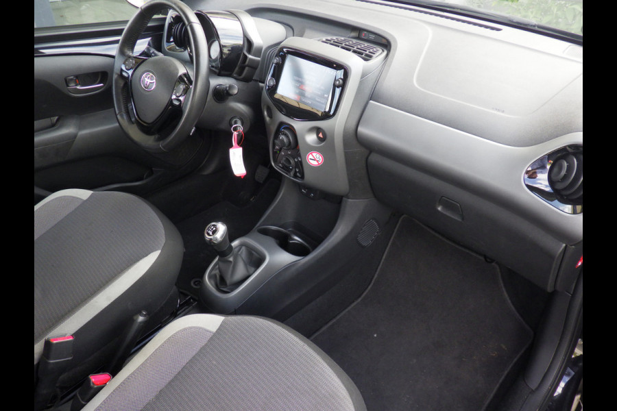 Toyota Aygo 1.0 VVT-i x-play Airco, Carplay, 5 DRS, NL/NAP!