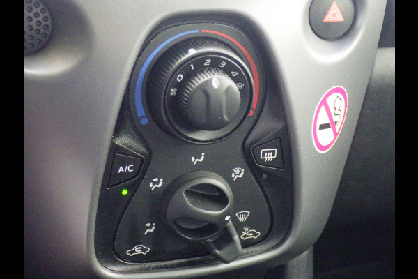 Toyota Aygo 1.0 VVT-i x-play Airco, Carplay, 5 DRS, NL/NAP!