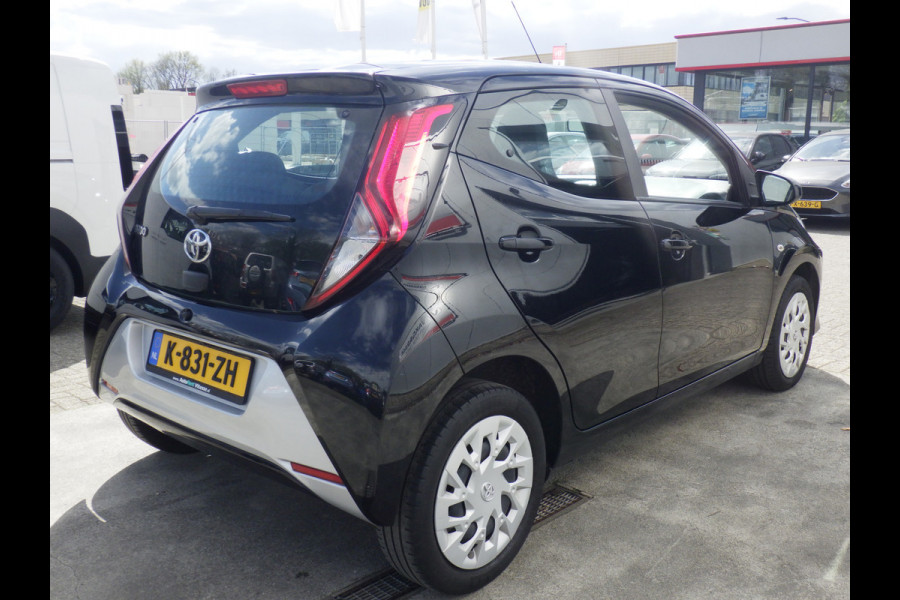Toyota Aygo 1.0 VVT-i x-play Airco, Carplay, 5 DRS, NL/NAP!