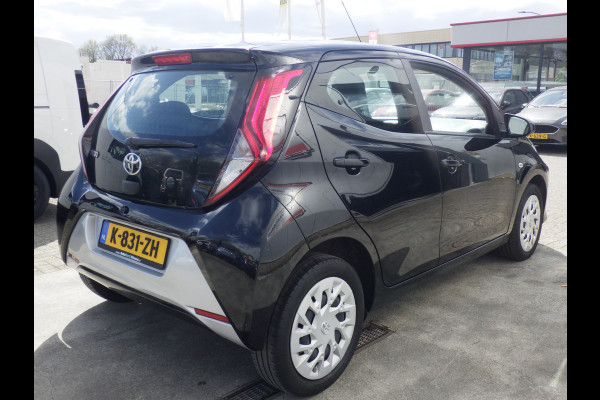 Toyota Aygo 1.0 VVT-i x-play Airco, Carplay, 5 DRS, NL/NAP!