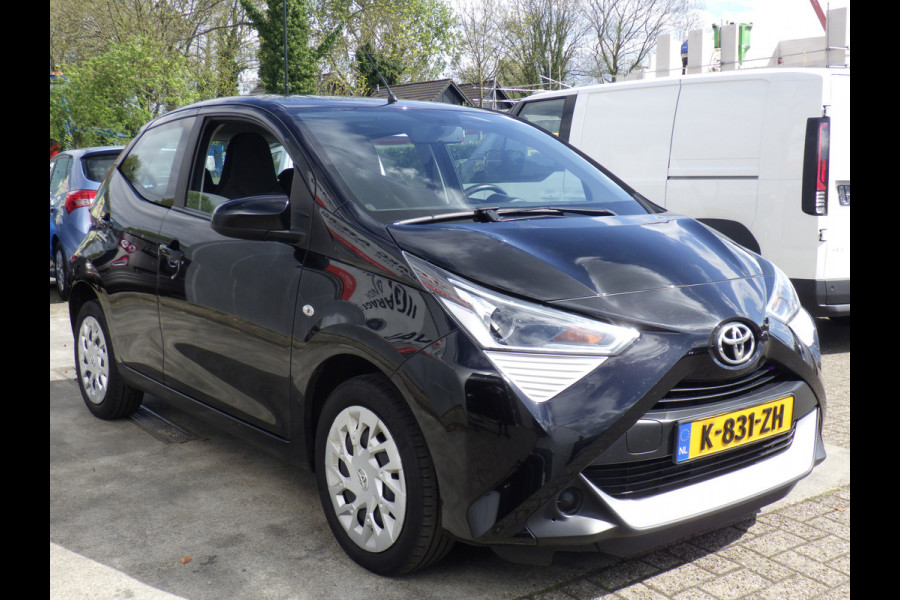 Toyota Aygo 1.0 VVT-i x-play Airco, Carplay, 5 DRS, NL/NAP!