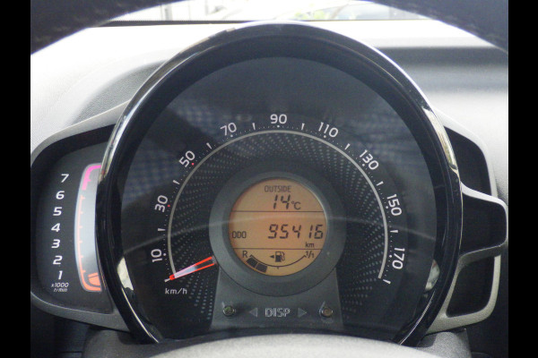 Toyota Aygo 1.0 VVT-i x-play Airco, Carplay, 5 DRS, NL/NAP!