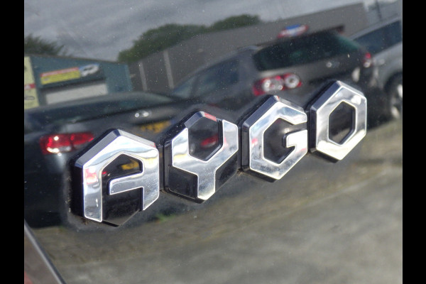 Toyota Aygo 1.0 VVT-i x-play Airco, Carplay, 5 DRS, NL/NAP!