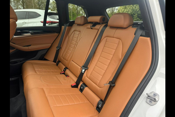 BMW X3 xDrive30e M Sport | Panoramadak | Vol leder | M-pakket | All-Season | Sportstoelen | Stoelverwarming | Camera | Head Up Display |