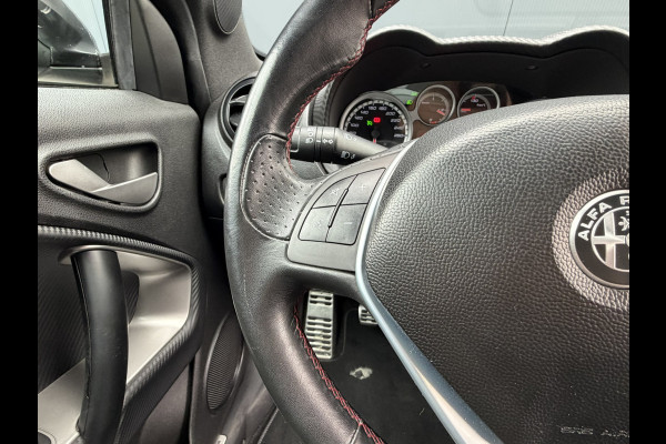 Alfa Romeo MiTo TwinAir ECO | 17" Velgen | Climate/cruise control | Parkeersensoren | Navigatie