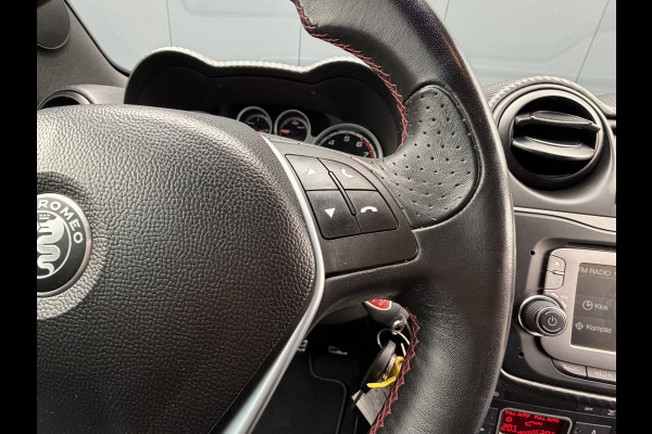 Alfa Romeo MiTo TwinAir ECO | 17" Velgen | Climate/cruise control | Parkeersensoren | Navigatie