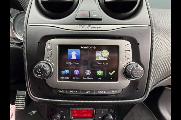 Alfa Romeo MiTo TwinAir ECO | 17" Velgen | Climate/cruise control | Parkeersensoren | Navigatie