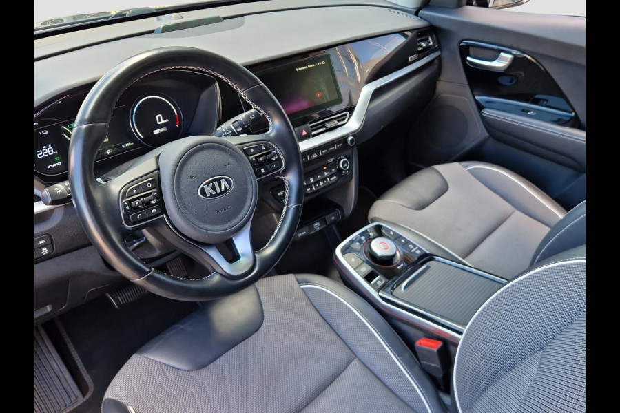 Kia e-Niro DynamicLine 64 kWh | Stoelverwarming | Navi | Camera | Apple Carplay / Android Auto | Cruise |