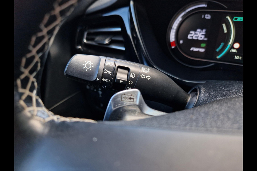 Kia e-Niro DynamicLine 64 kWh | Stoelverwarming | Navi | Camera | Apple Carplay / Android Auto | Cruise |