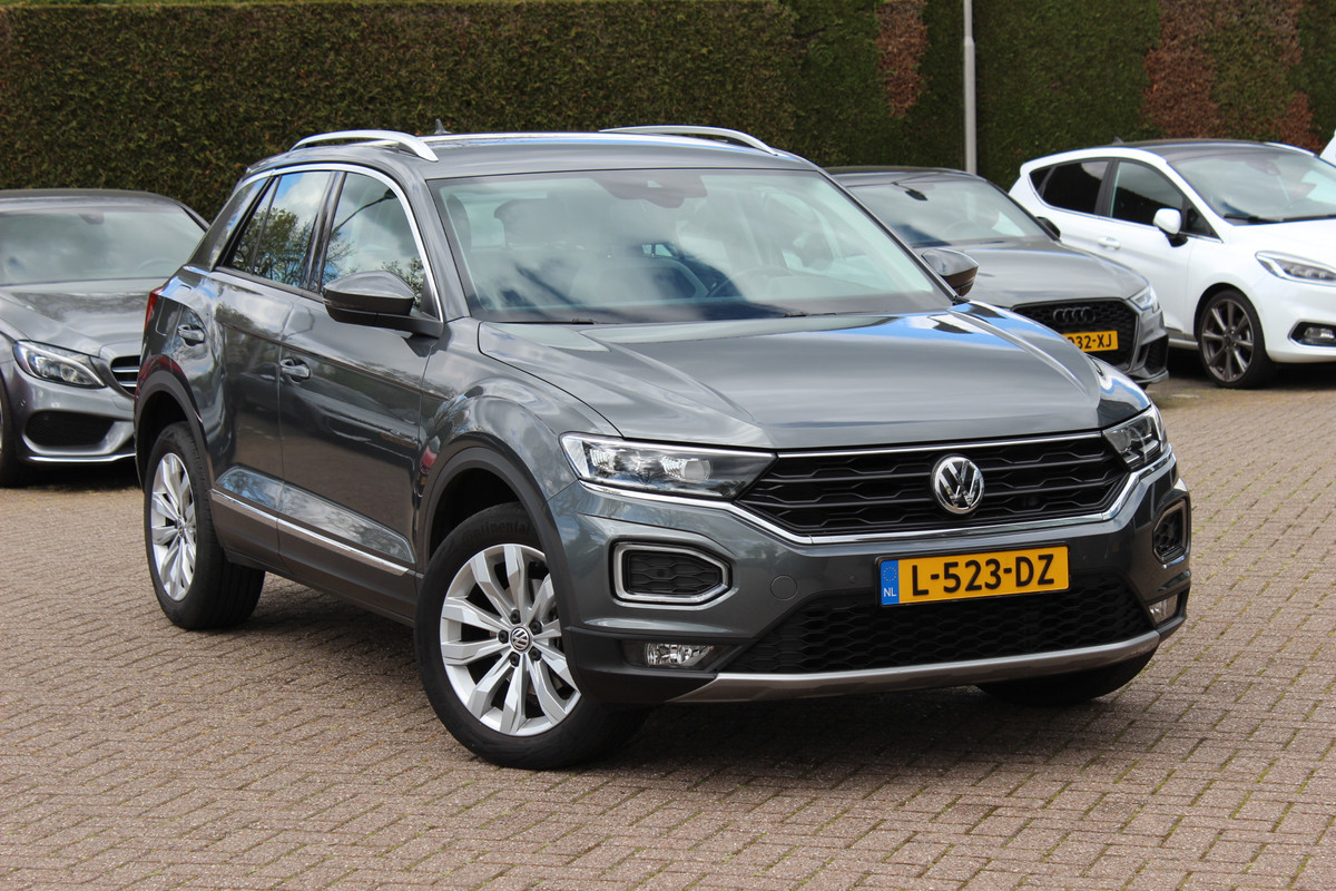 Volkswagen T-Roc 1.5 TSI Sport / 42..574 km! / Trekhaak / Camera / Virtual Cockpit / Keyless / 17'' / CarPlay / Stuur+Stoelverwarming / DAB / ACC