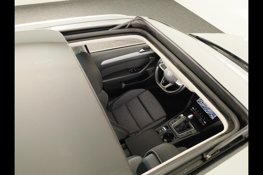 Volkswagen Passat Variant 1.5 TSI Business | Navigatie | Panorama dak | Parkeersensoren | Achteruit Camera | Digitale dashboard |